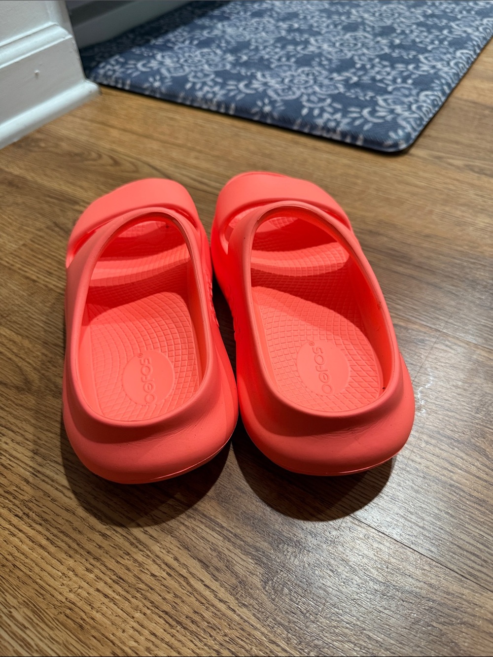 OOFOS Kids Coral-Red Slip-On Sandals